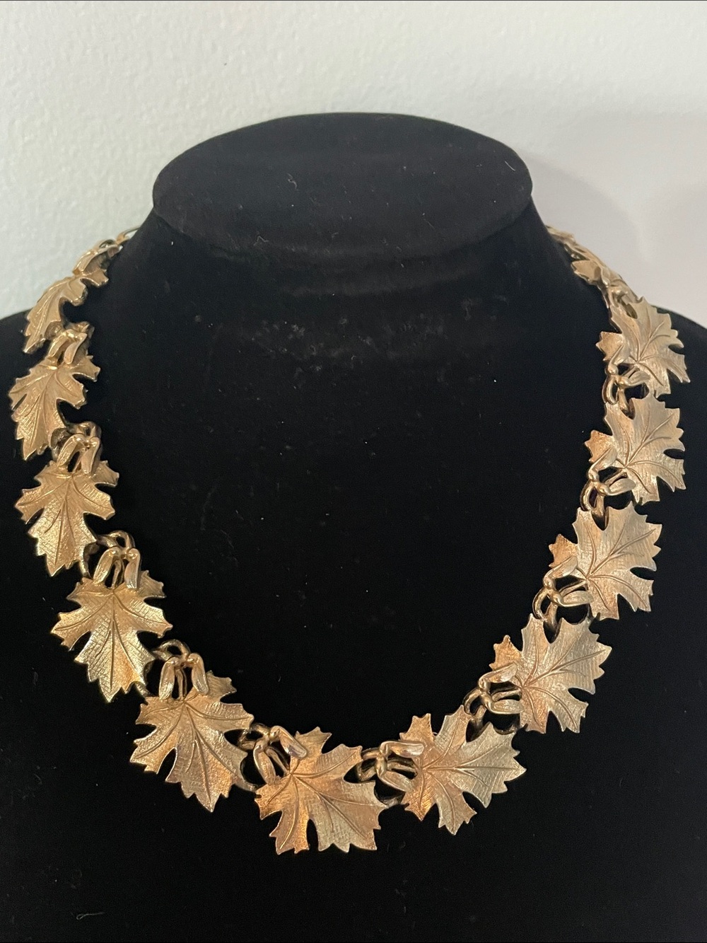 Gold Leaf-Link Women's Necklace - Refined Gold Leaf Design